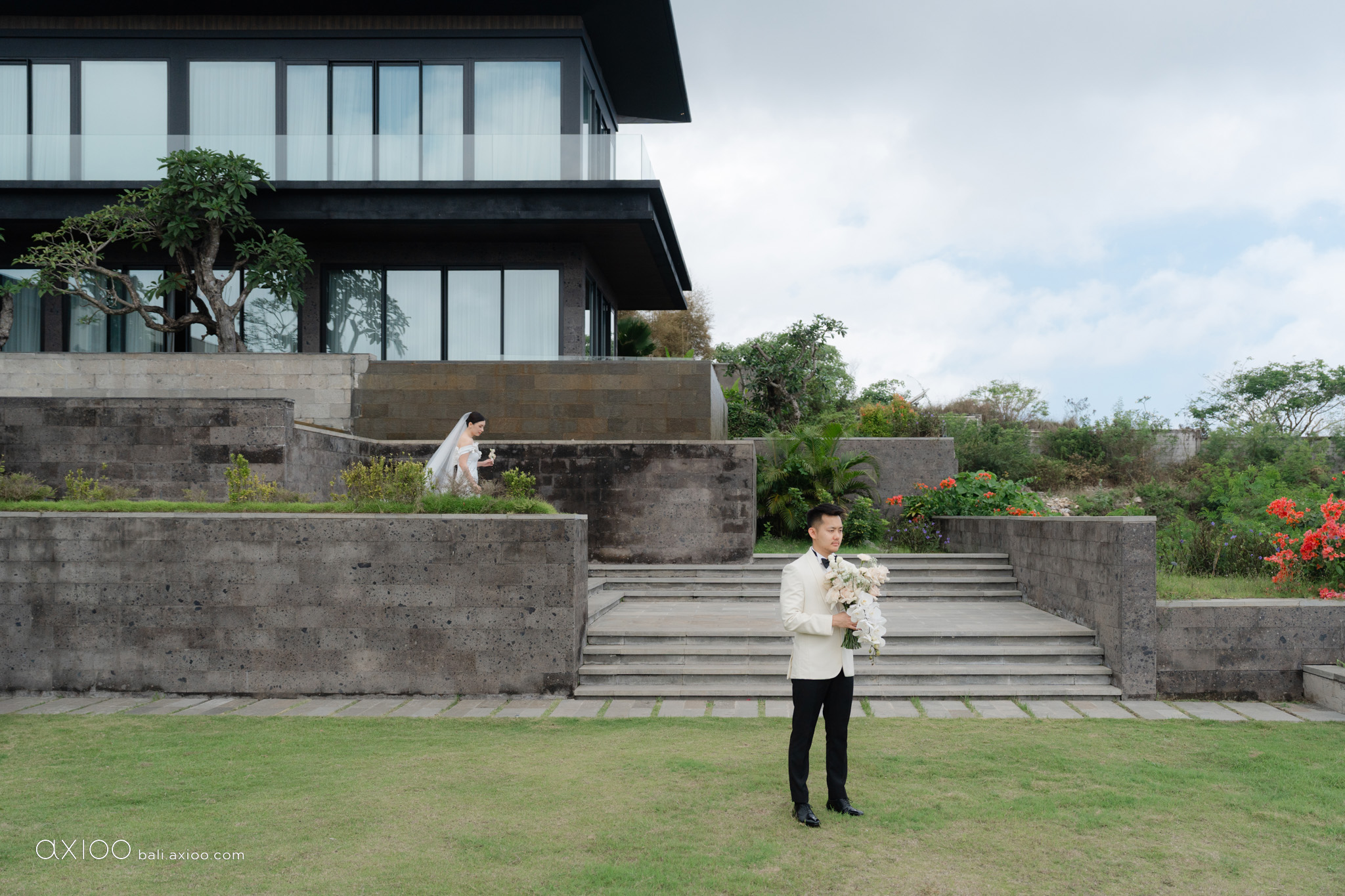 Axioo: A Study in Softness: A Wonderland Uluwatu Wedding in Bali